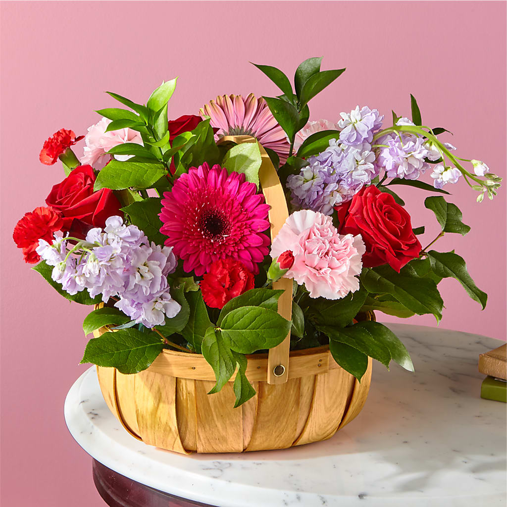 Pink Picnic Basket – La Veranera Flower Shop, Nashville TN
