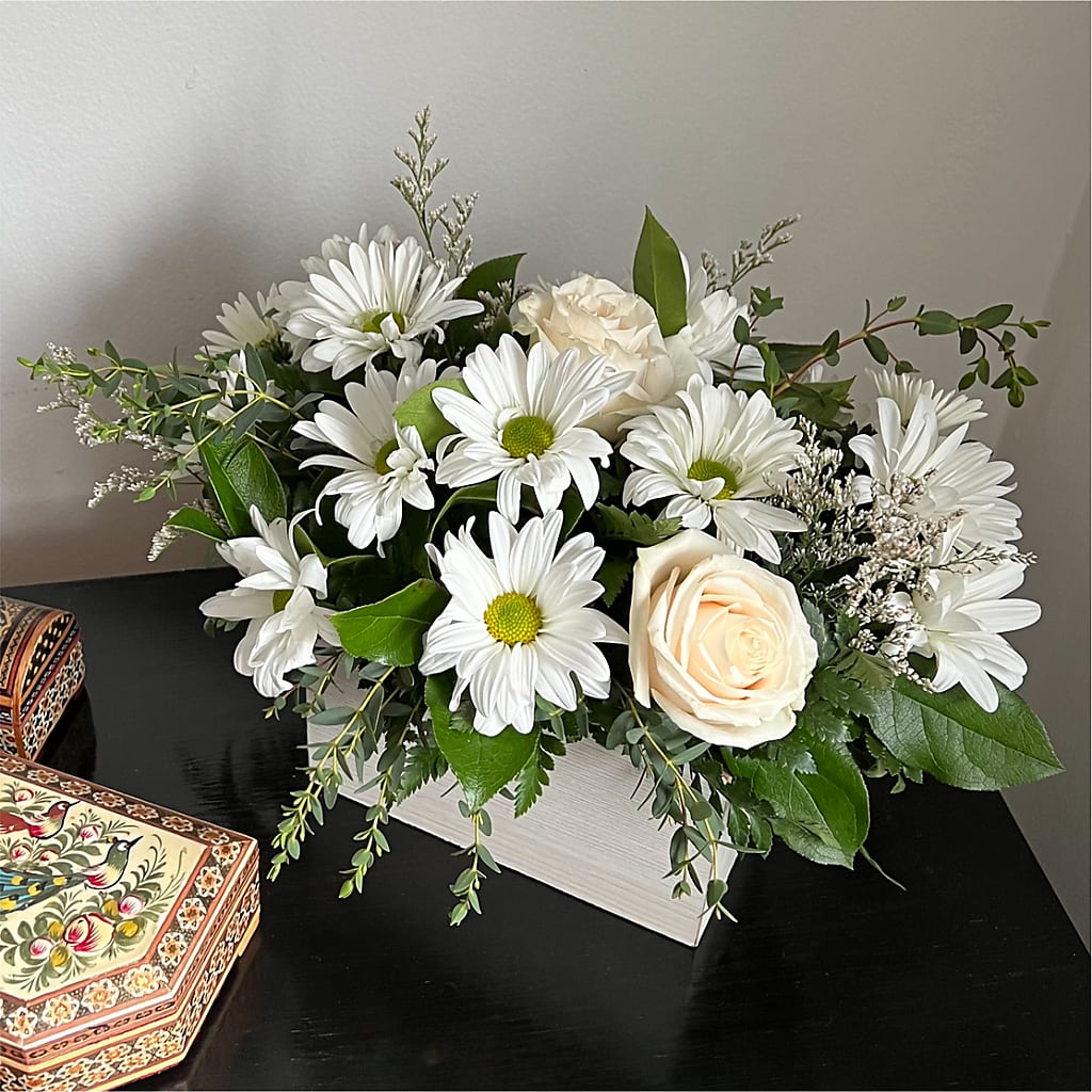 Fresh Linen Box Bouquet –  La Veranera Flower Shop, Nashville TN